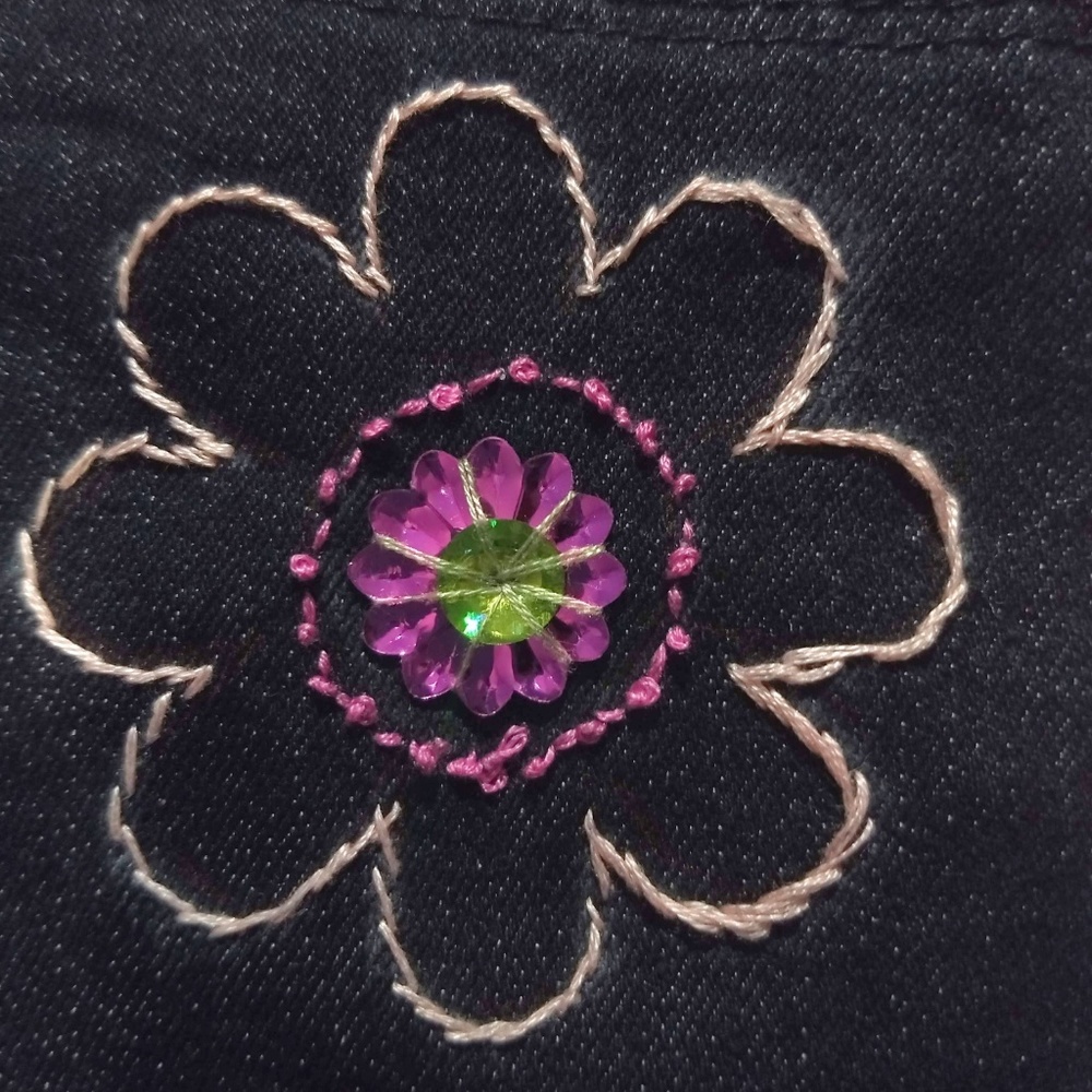 Jean Shorts Hand Embroidered - Picture 7 of 8